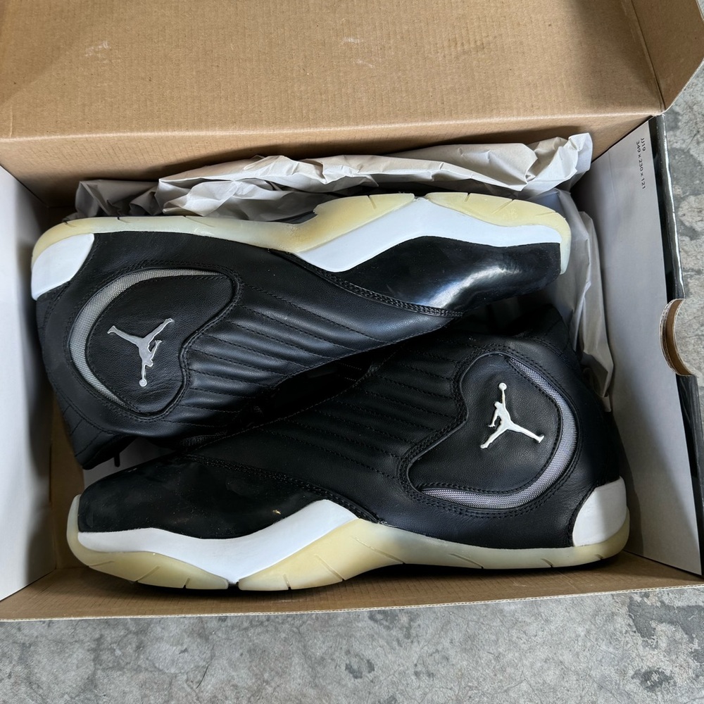 New! Jordan B-2rue black basketball / hoop shoes.